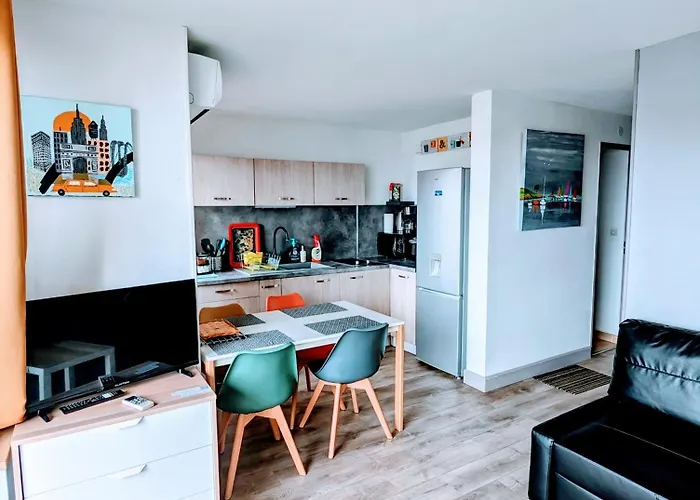 T2 climatisé vue sur mer, WIFI, piscine et parking